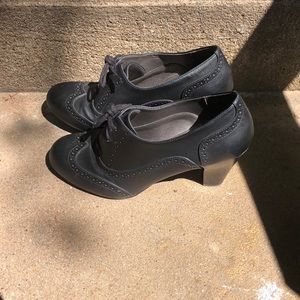 Wingtip oxfords heels size7